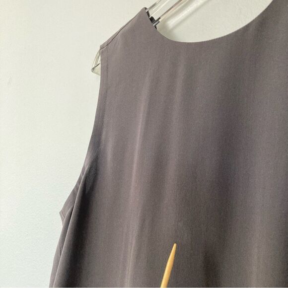 Brochu Walker Sleeveless Silk Blouse Pleated Back Dark Gray - Picture 2 of 12